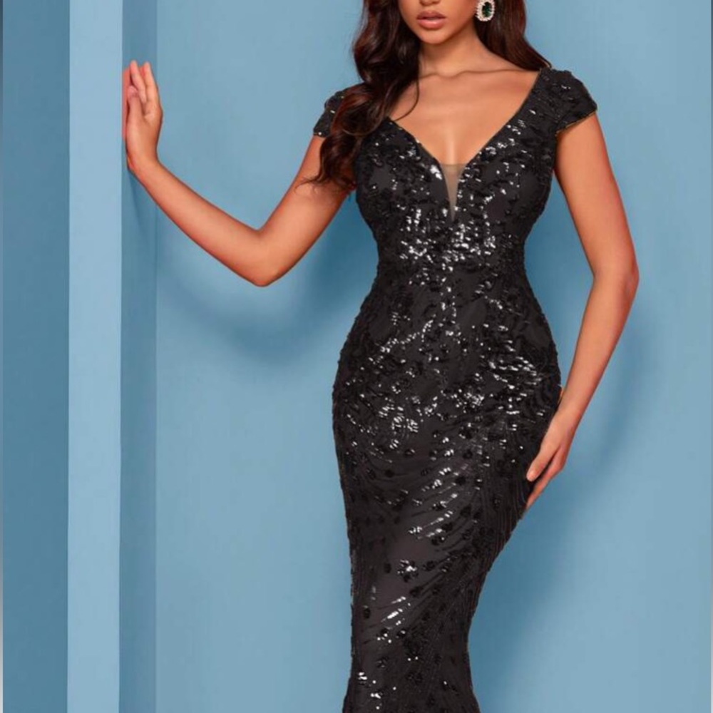 Elegant Black Sequin Evening Gown - Picture 6 of 6